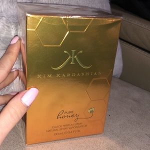 SOLDDDDD ‼️ Kim Kardashian perfume pure honey 💕 brand new with tags